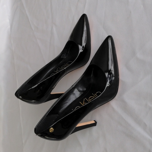 Calvin Klein Women's Brady Pointy Toe Pump, Size 6 Heel height 4" - Picture 1 of 9